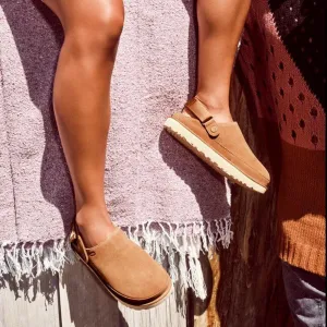 UGG Goldenstar Clog - Chestnut