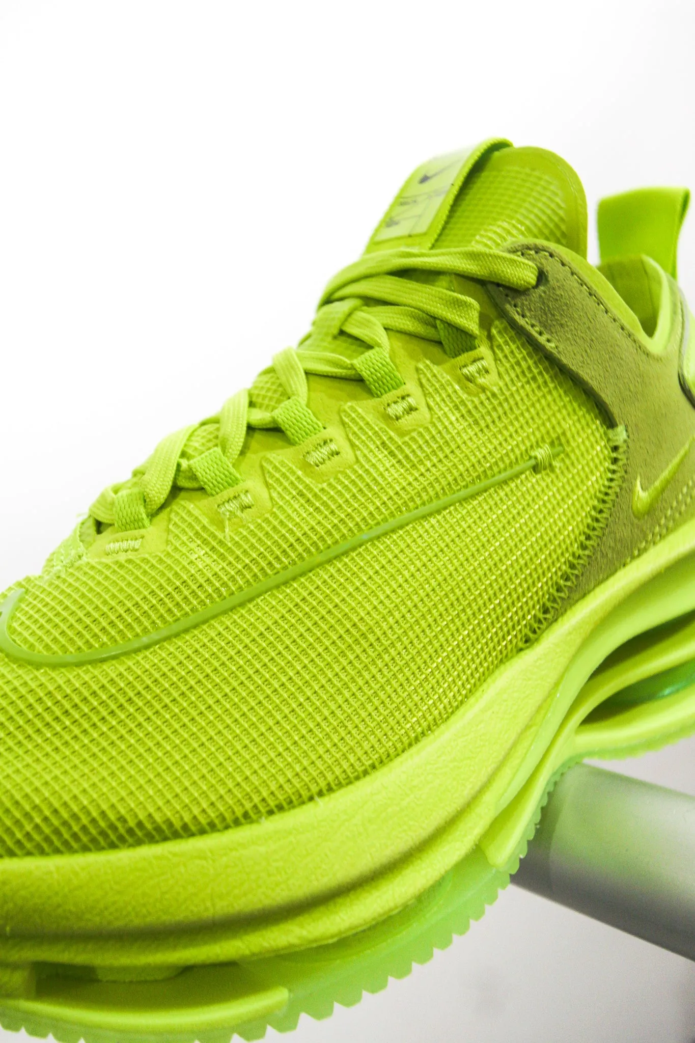 W ZOOM DOUBLE STACKED VOLT