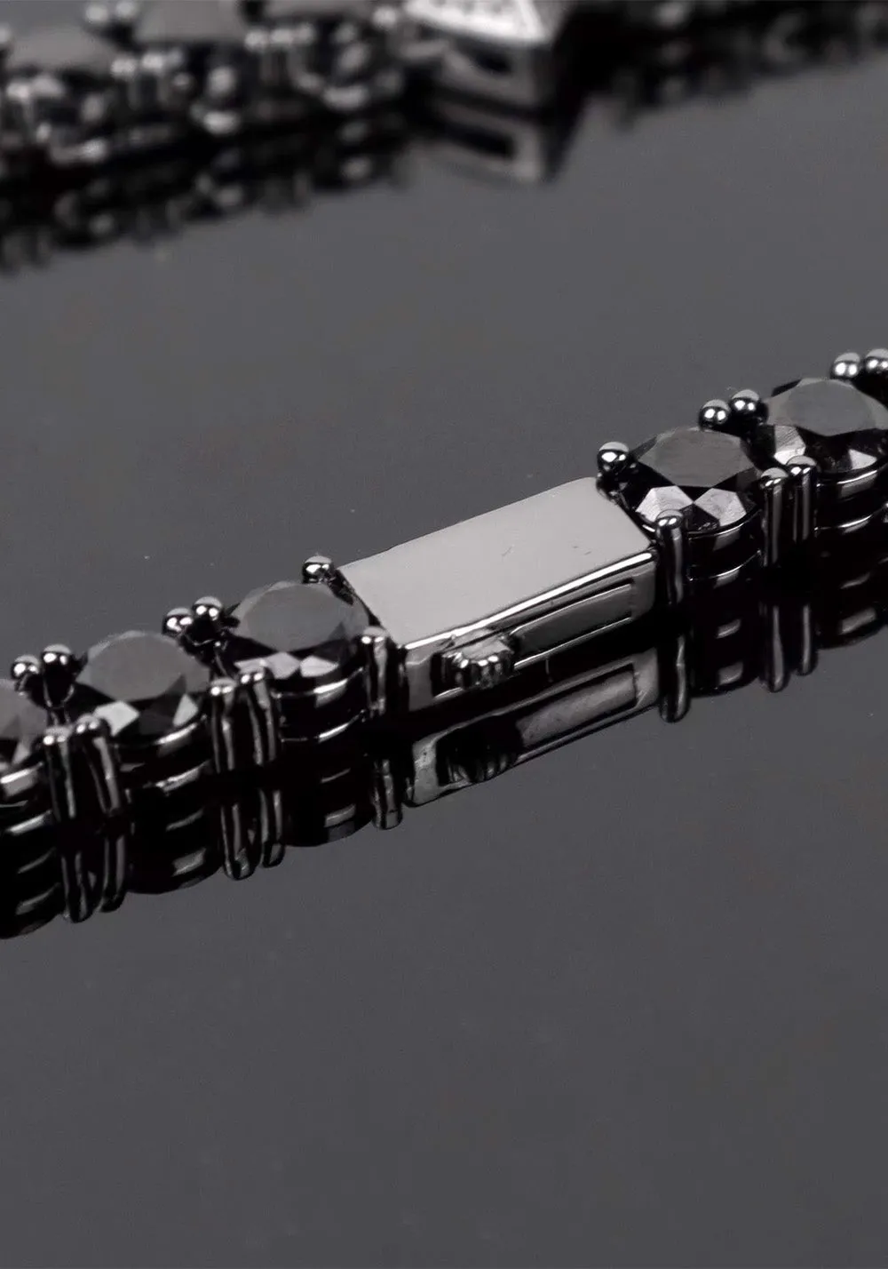 WIC Full Zirconium Black Zircon Necklace.