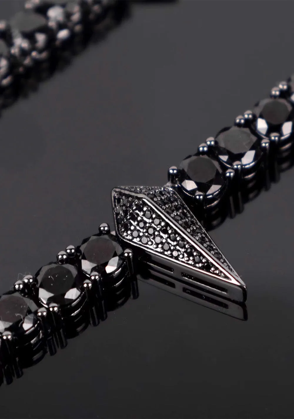 WIC Full Zirconium Black Zircon Necklace.